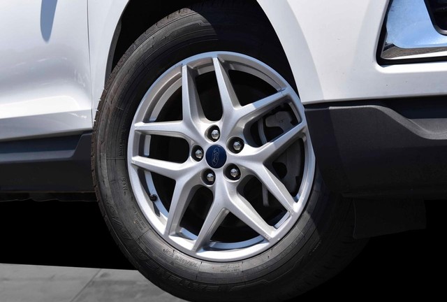 Ford Edge Vehicle Image 03