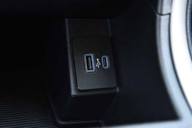 Ford Edge Vehicle Image 16