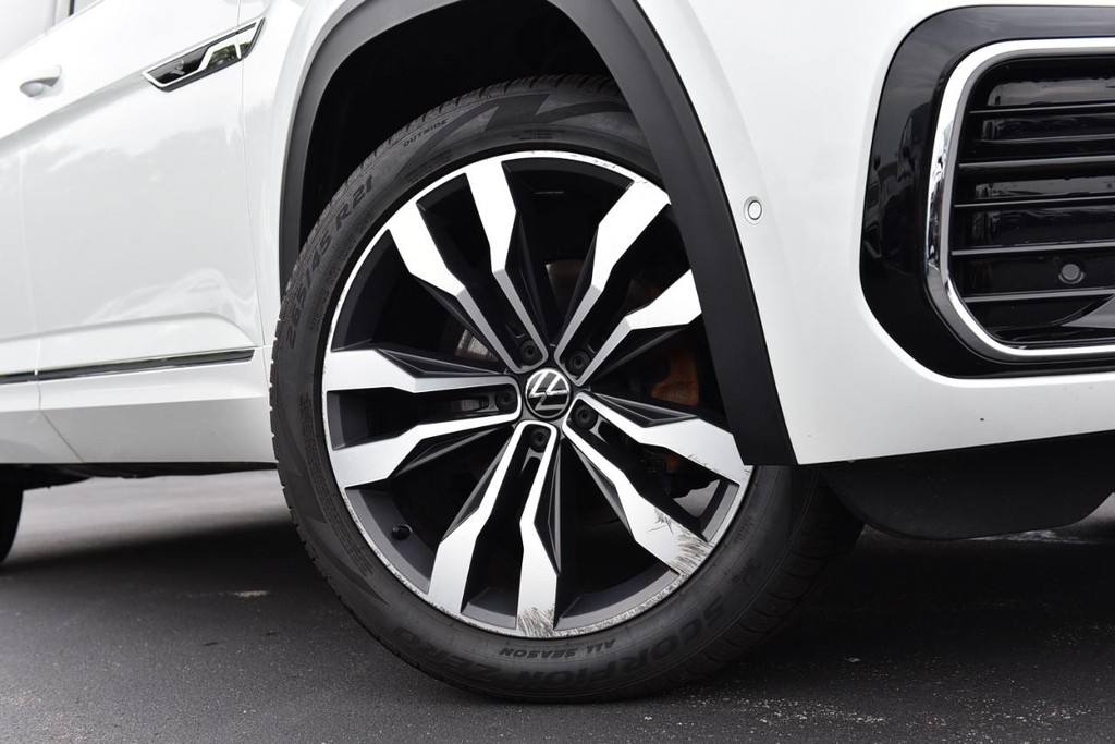 Volkswagen Atlas Vehicle Full-screen Gallery Image 03