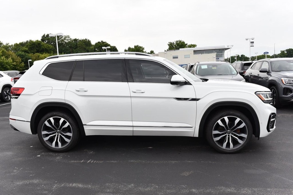 Volkswagen Atlas Vehicle Full-screen Gallery Image 05