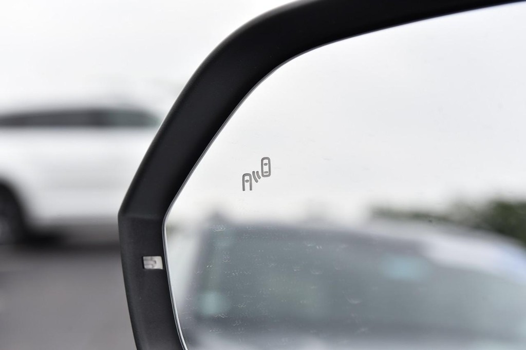 Volkswagen Atlas Vehicle Full-screen Gallery Image 10