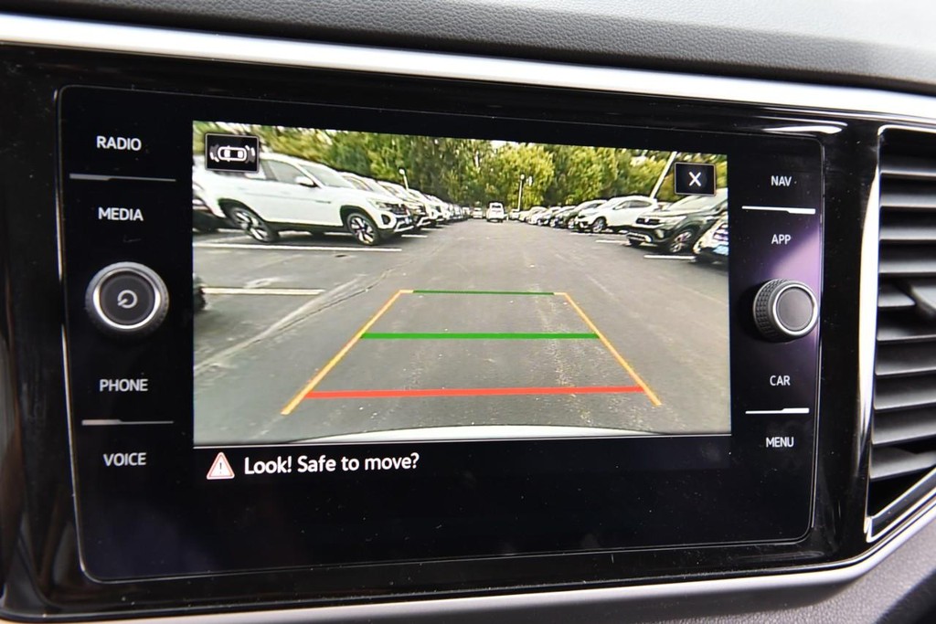 Volkswagen Atlas Vehicle Full-screen Gallery Image 13