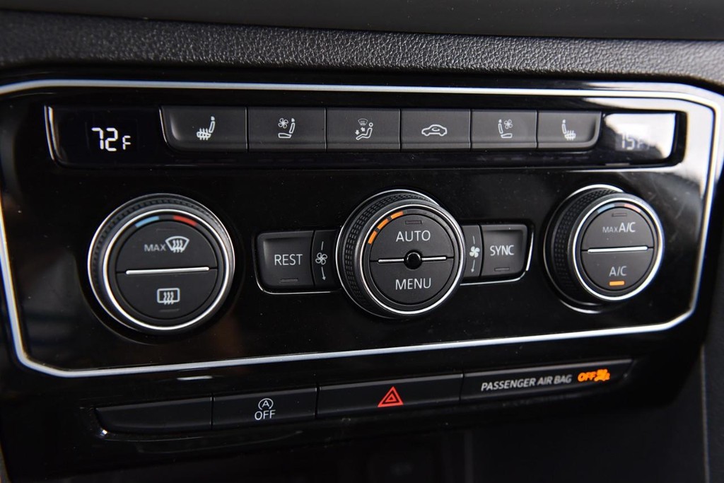 Volkswagen Atlas Vehicle Full-screen Gallery Image 15