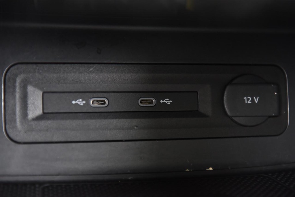 Volkswagen Atlas Vehicle Full-screen Gallery Image 16