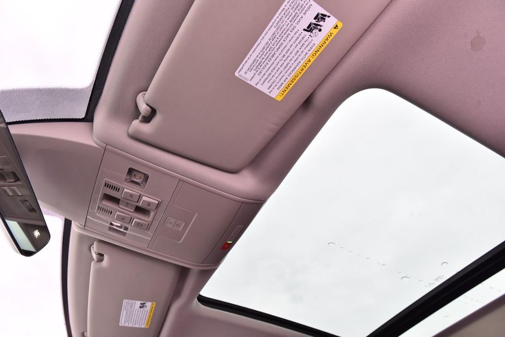 Volkswagen Atlas Vehicle Full-screen Gallery Image 21