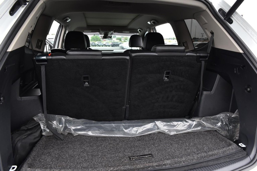 Volkswagen Atlas Vehicle Full-screen Gallery Image 26