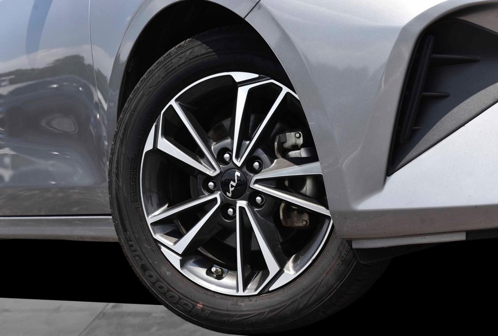 Kia Forte Vehicle Full-screen Gallery Image 3