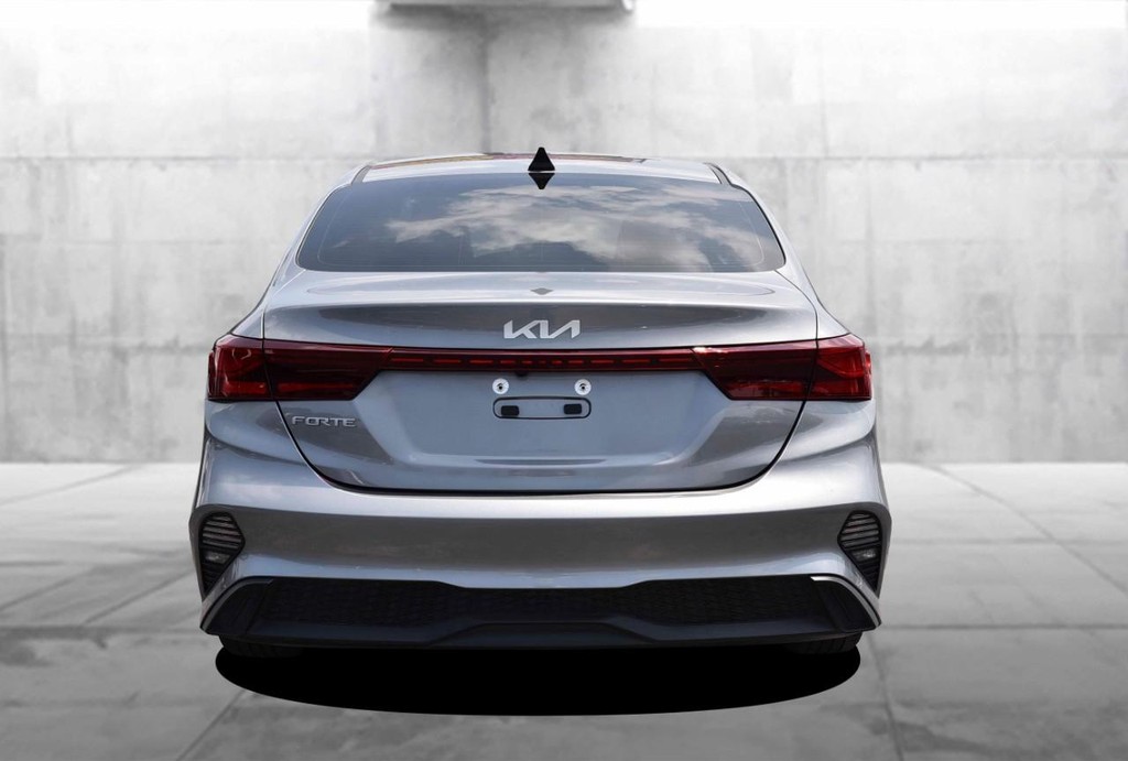 Kia Forte Vehicle Full-screen Gallery Image 6