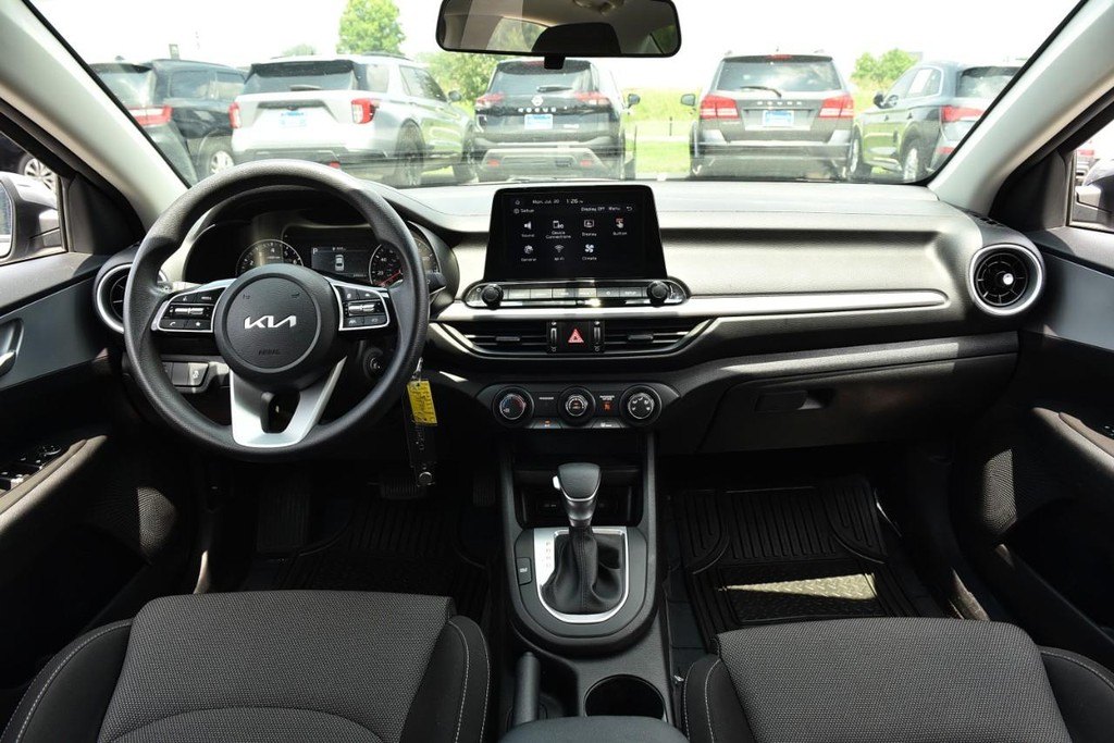 Kia Forte Vehicle Full-screen Gallery Image 7