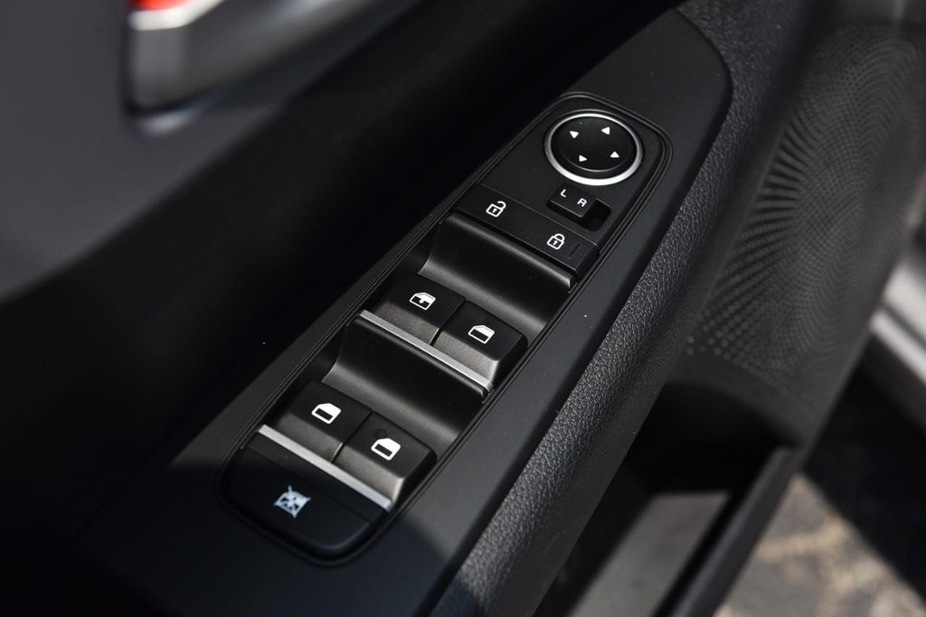 Kia Forte Vehicle Full-screen Gallery Image 8