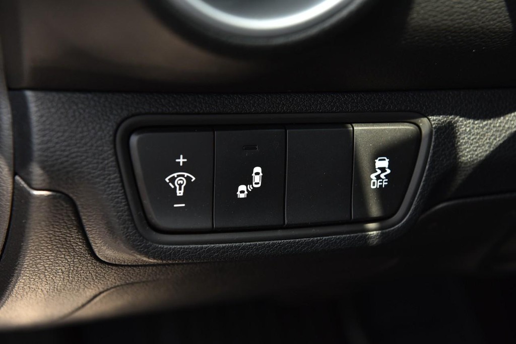 Kia Forte Vehicle Full-screen Gallery Image 10
