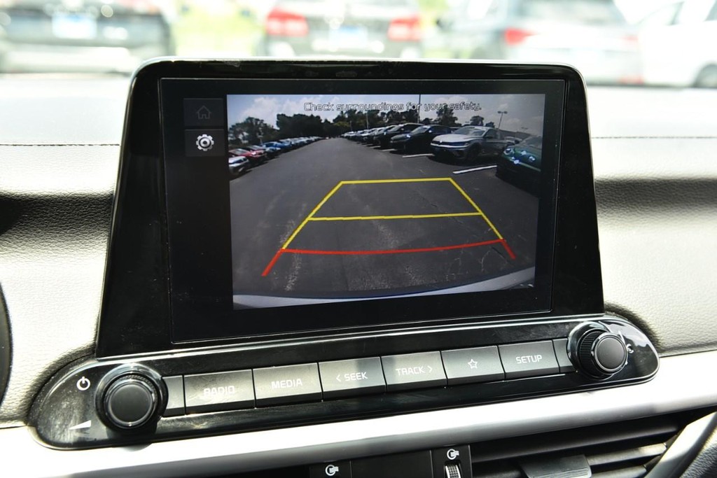 Kia Forte Vehicle Full-screen Gallery Image 12