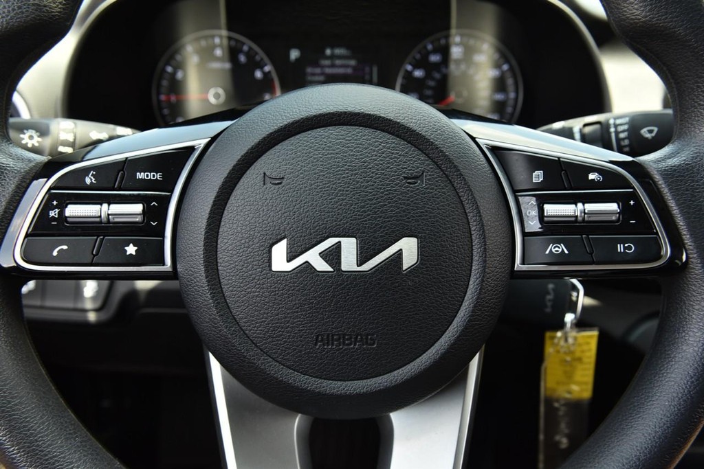 Kia Forte Vehicle Full-screen Gallery Image 17
