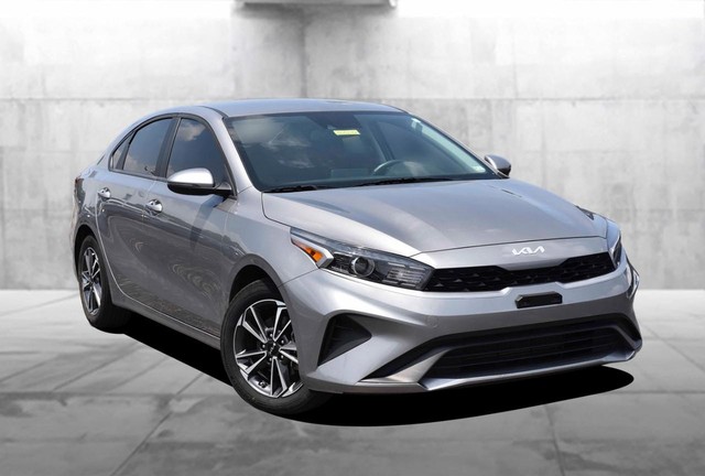 Kia Forte Vehicle Image 02