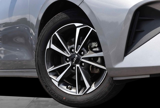 Kia Forte Vehicle Image 03