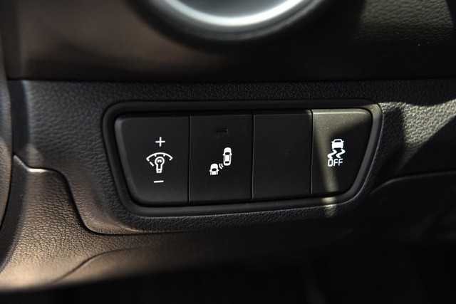 Kia Forte Vehicle Image 10