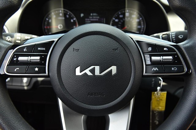 Kia Forte Vehicle Image 17