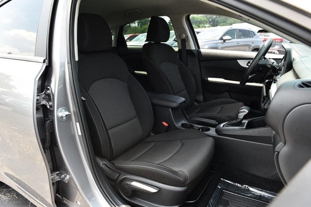 Kia Forte Vehicle Image 19