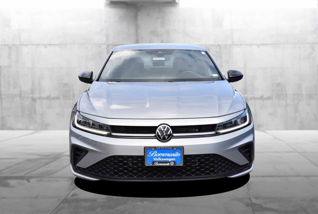 Volkswagen Jetta Vehicle Full-screen Gallery Image 4