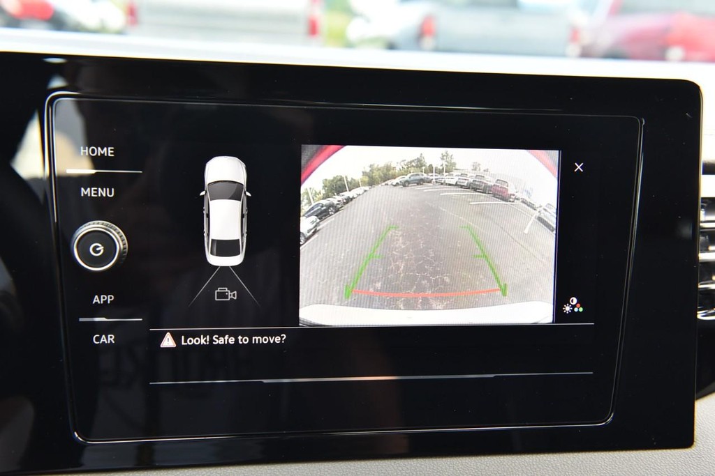 Volkswagen Jetta Vehicle Full-screen Gallery Image 13