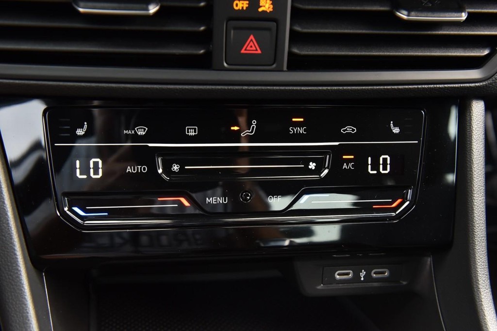 Volkswagen Jetta Vehicle Full-screen Gallery Image 15