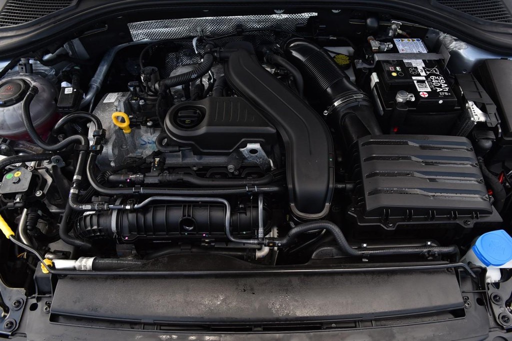 Volkswagen Jetta Vehicle Full-screen Gallery Image 23