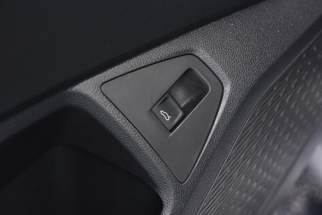 Volkswagen Jetta Vehicle Image 09