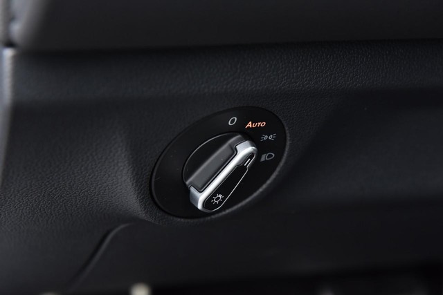 Volkswagen Jetta Vehicle Image 11