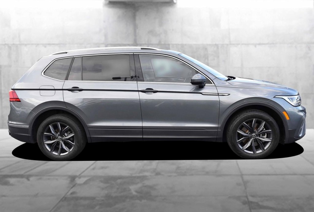 Volkswagen Tiguan Vehicle Full-screen Gallery Image 5