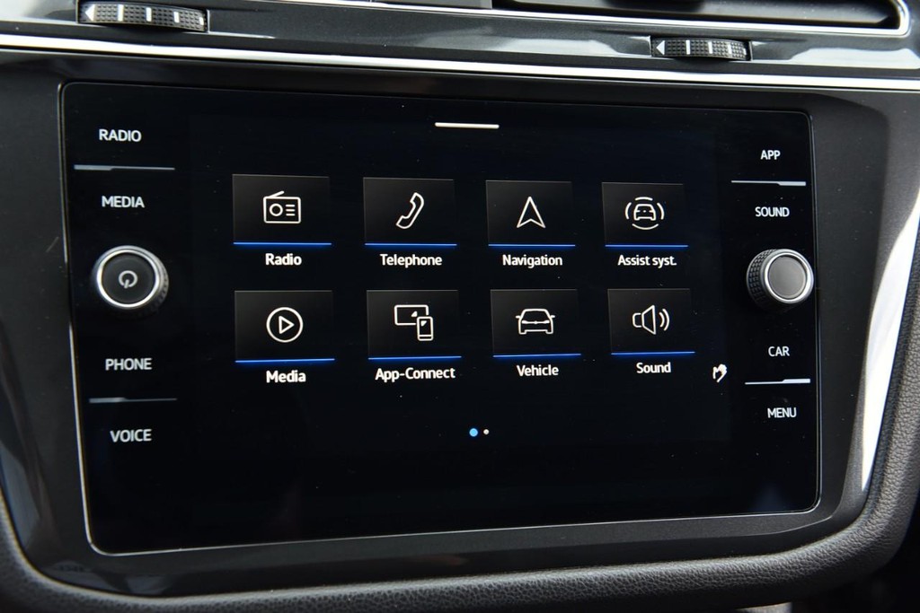 Volkswagen Tiguan Vehicle Full-screen Gallery Image 13