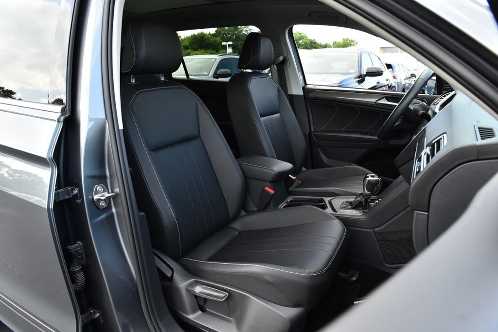 Volkswagen Tiguan Vehicle Full-screen Gallery Image 19