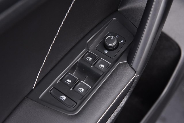 Volkswagen Tiguan Vehicle Image 08