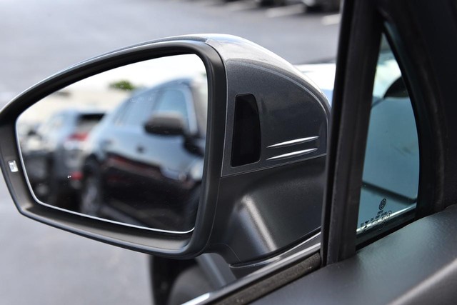 Volkswagen Tiguan Vehicle Image 09