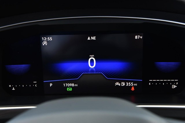 Volkswagen Tiguan Vehicle Image 11