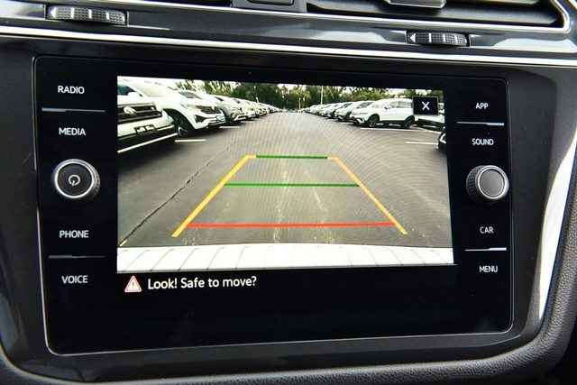 Volkswagen Tiguan Vehicle Image 12