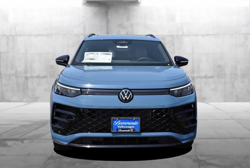 Volkswagen Tiguan Vehicle Full-screen Gallery Image 4