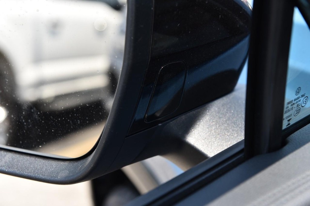 Volkswagen Tiguan Vehicle Full-screen Gallery Image 10