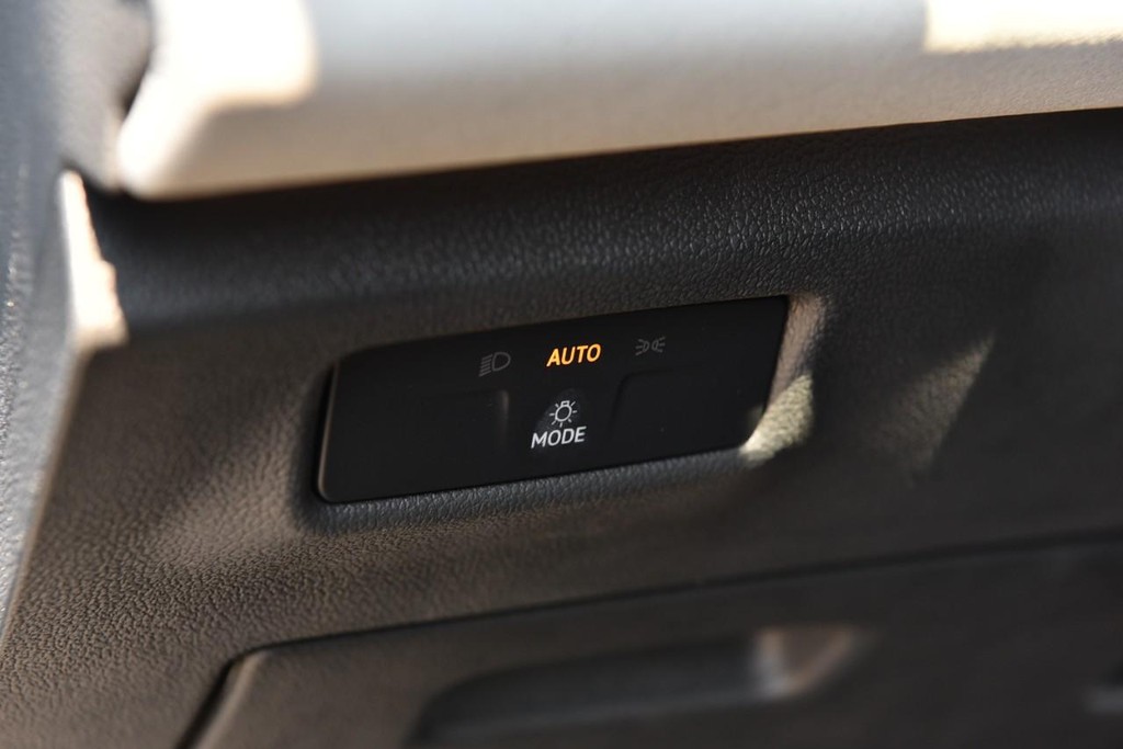 Volkswagen Tiguan Vehicle Full-screen Gallery Image 11