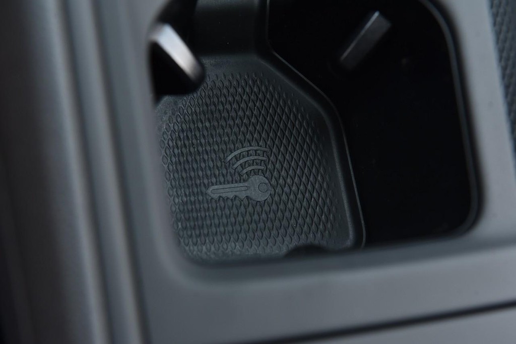 Volkswagen Tiguan Vehicle Full-screen Gallery Image 16