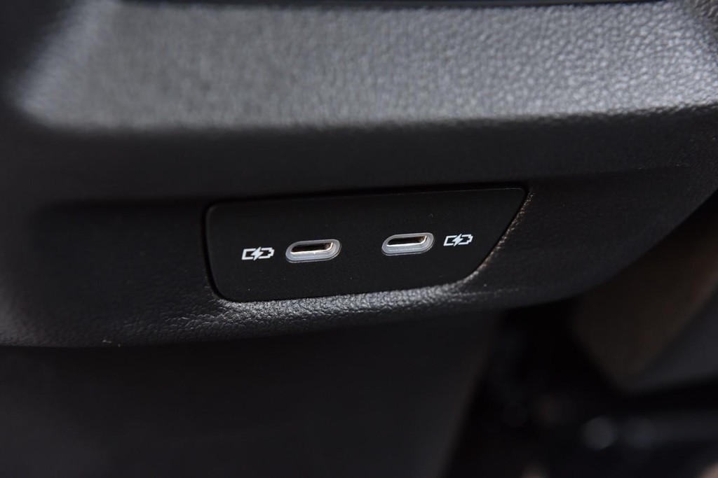 Volkswagen Tiguan Vehicle Full-screen Gallery Image 24