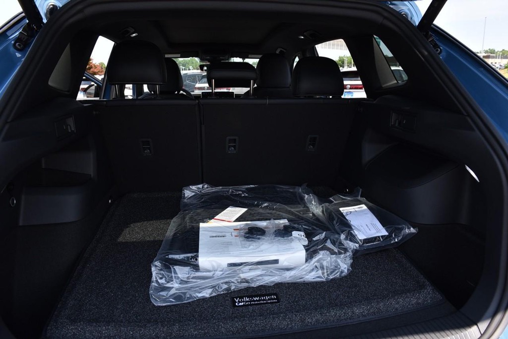 Volkswagen Tiguan Vehicle Full-screen Gallery Image 25