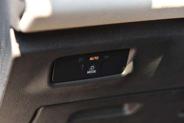 Volkswagen Tiguan Vehicle Image 11