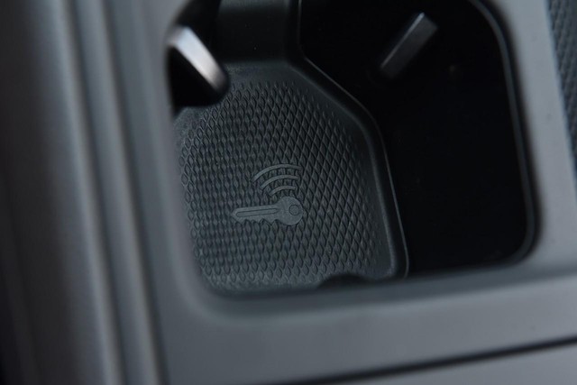Volkswagen Tiguan Vehicle Image 16