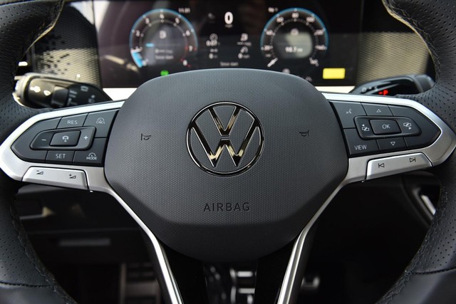 Volkswagen Tiguan Vehicle Image 18