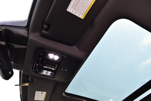 Volkswagen Tiguan Vehicle Image 21