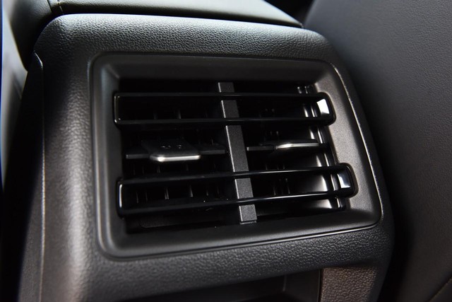 Volkswagen Tiguan Vehicle Image 23