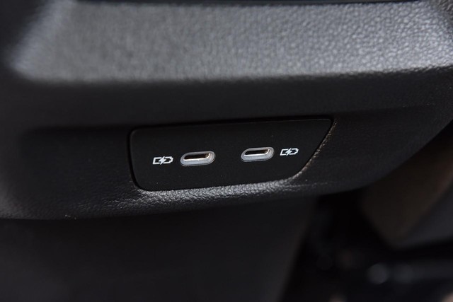 Volkswagen Tiguan Vehicle Image 24