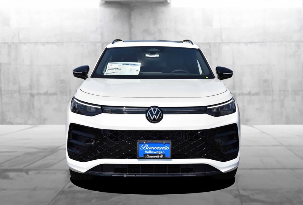 Volkswagen Tiguan Vehicle Full-screen Gallery Image 4