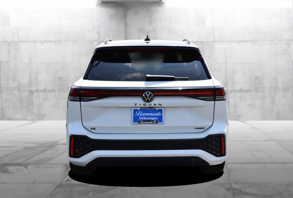 Volkswagen Tiguan Vehicle Full-screen Gallery Image 6