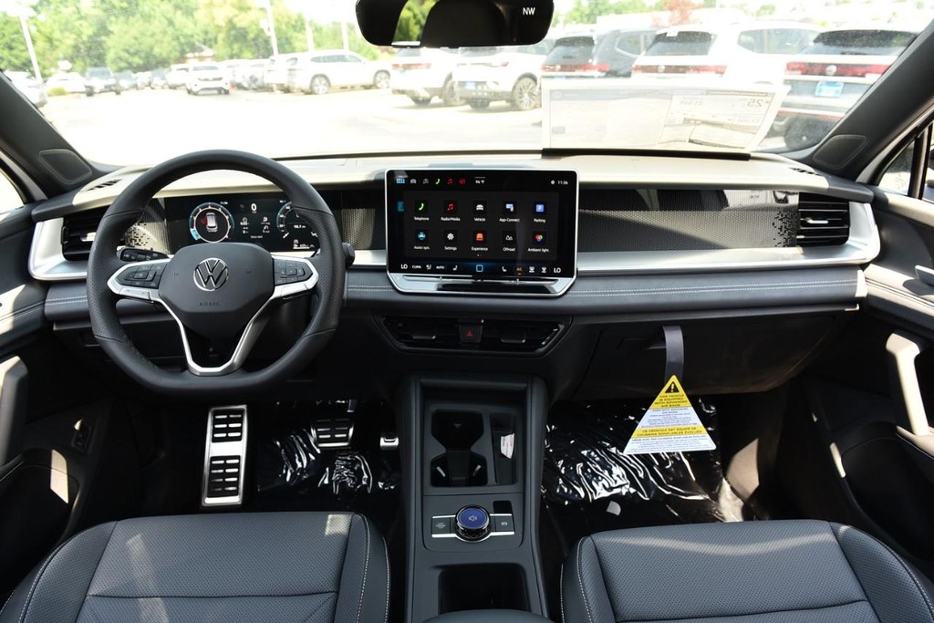 Volkswagen Tiguan Vehicle Full-screen Gallery Image 7